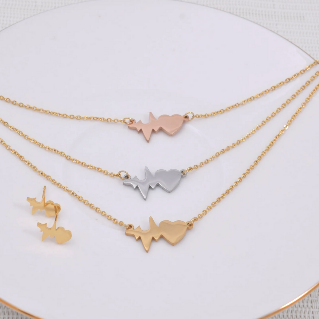 Set collar y aretes - corazón triple signo vital